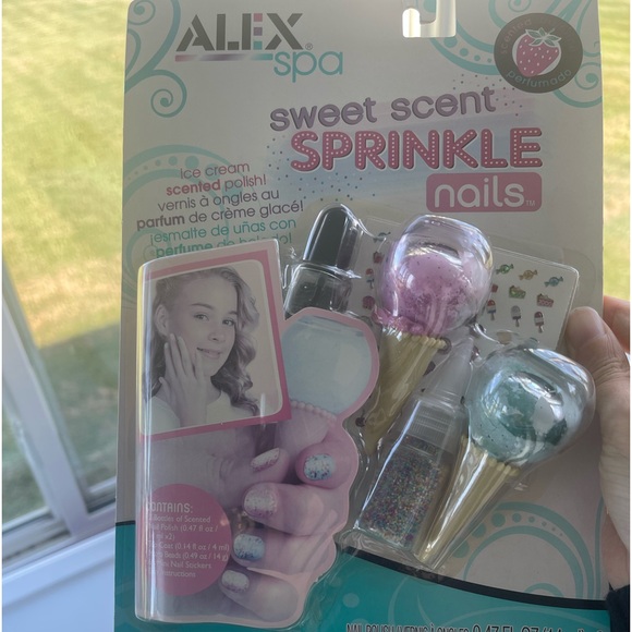 Nail polish kit - Picture 1 of 3